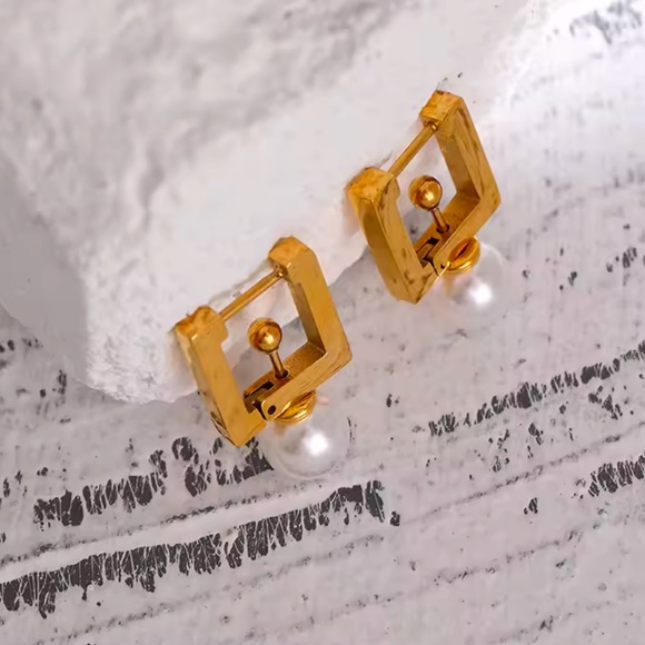 NWOT Classy/Elegant Stainless Steel Square Hoop Earrings
Faux Pearls in Gold - Picture 9 of 12